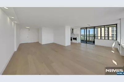 300 Winston 1009 #1009, Cliffside Park, NJ 07010 - Photo 4