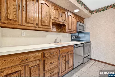 10 Hasbrouck Avenue, Emerson, NJ 07630 - Photo 18