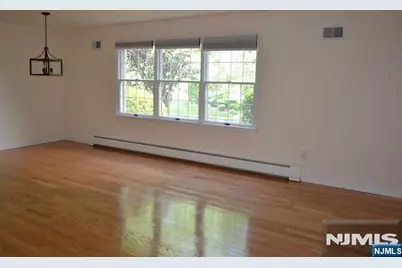 10A S Irving Street 10A #10A, Ridgewood, NJ 07450 - Photo 4