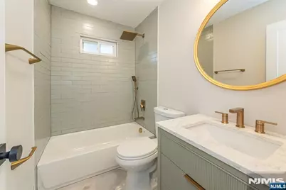 167 Pleasant Avenue, Bergenfield, NJ 07621 - Photo 22
