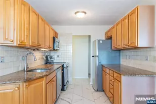 250 Gorge Road 28C, Cliffside Park, NJ 07010 - Photo 14