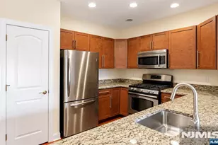 3211 Windsor Park Ct 150, Englewood, NJ 07631 - Photo 6