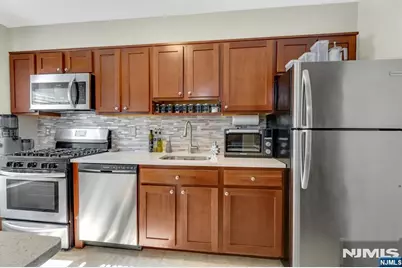 241 Johnson Avenue N4 #N4, Hackensack, NJ 07601 - Photo 12