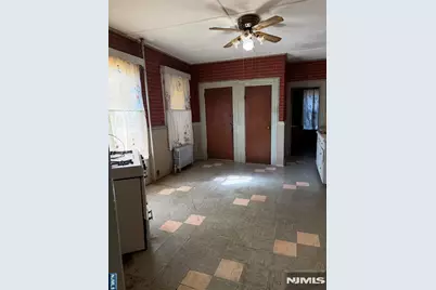580 Madison Avenue, Paterson, NJ 07514 - Photo 10