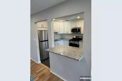 288 Hoover Avenue 2 #2, Bloomfield, NJ 07003 - Photo 2