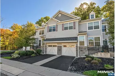 16 Pineview Drive, Waldwick, NJ 07463 - Photo 2