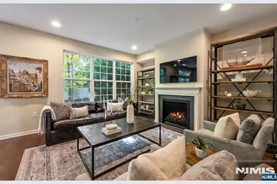 16 Pineview Drive, Waldwick, NJ 07463 - Photo 10