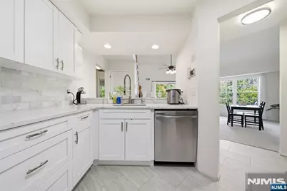 271 Village Circle Drive, Fort Lee, NJ 07024 - Photo 10