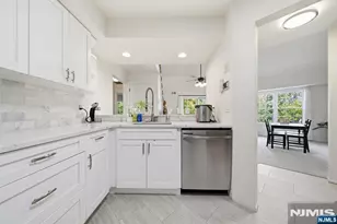 271 Village Cir Dr, Fort Lee, NJ 07024 - Photo 10