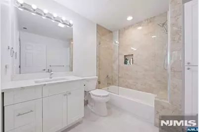 271 Village Circle Drive, Fort Lee, NJ 07024 - Photo 16