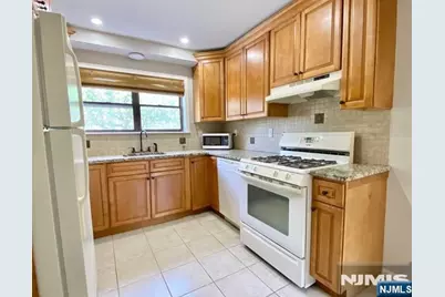 184 Terhune Avenue E #E, Lodi, NJ 07644 - Photo 6