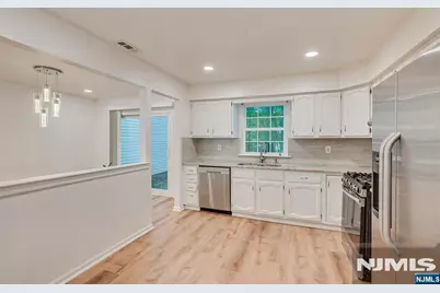 3302 Stonehedge Road 3302 #3302, Edison, NJ 08820 - Photo 18
