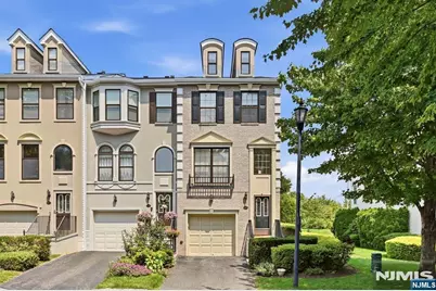 427 Hartford Drive 4028 #4028, Nutley, NJ 07110 - Photo 4