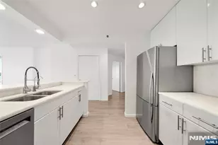 3218 City Pl, Edgewater, NJ 07020 - Photo 4
