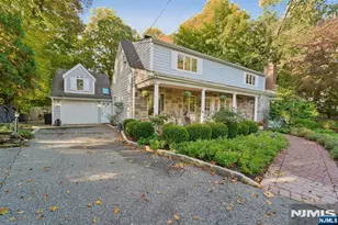 28 Parker Pl, Upper Saddle River, NJ 07458 - Photo 2