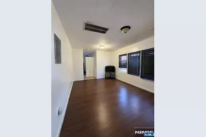 63 Huntington Terrace, Newark, NJ 07112 - Photo 2