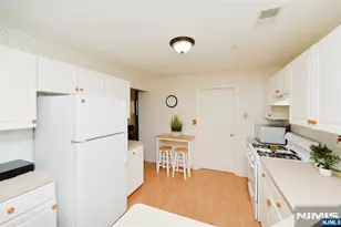 26 Meadow Pond Rd, Hamburg, NJ 07419 - Photo 10