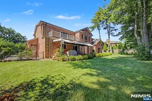 217 Lyncrest Rd, Englewood Cliffs, NJ 07632 - Photo 48
