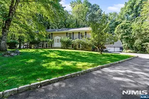 61 Charles St, Allendale, NJ 07401 - Photo 2