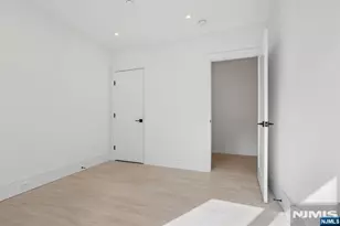 10B Hooks Ln, Edgewater, NJ 07020 - Photo 10