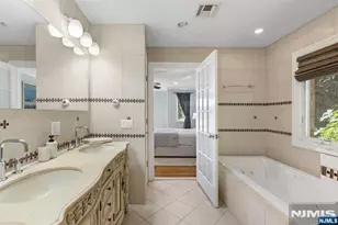 31 Leary Ln A, Edgewater, NJ 07020 - Photo 22