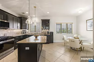 31 Leary Ln A, Edgewater, NJ 07020 - Photo 8