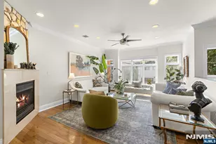 31 Leary Ln A, Edgewater, NJ 07020 - Photo 2
