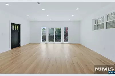369 6th Avenue, Newark, NJ 07107 - Photo 6
