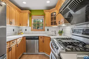 102 Sherwood Ave, Mahwah, NJ 07430 - Photo 16