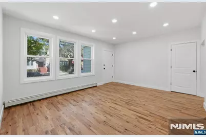 203-205 Hansbury, Newark, NJ 07112 - Photo 4