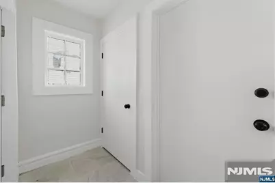 203-205 Hansbury, Newark, NJ 07112 - Photo 32