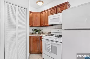 354 Paterson Plank Rd, Jersey City, NJ 07307 - Photo 6
