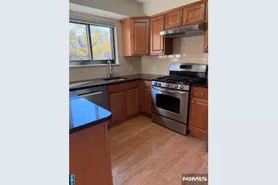 99 Sandpiper Key 99 #99, Secaucus, NJ 07094 - Photo 4
