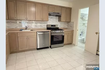 692 Anderson Avenue 2nd Floor #2nd floor, Cliffside Park, NJ 07010 - Photo 4