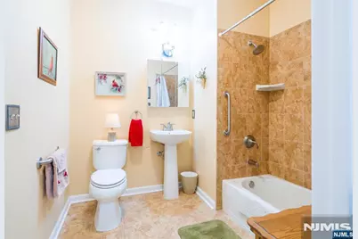 319 Regency Place 319 #319, Woodbridge Township, NJ 07095 - Photo 12