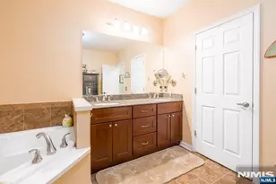 319 Regency Pl 319, Woodbridge Township, NJ 07095 - Photo 10
