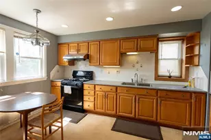 30 Carnation St, Bergenfield, NJ 07621 - Photo 8