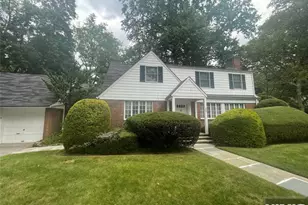 489 Reis Ave, Teaneck Township, NJ 07666 - Photo 2