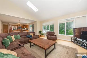 86 Point View Pkwy, Wayne, NJ 07470 - Photo 12