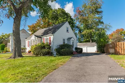301 Birchwood Road, New Milford, NJ 07646 - Photo 28