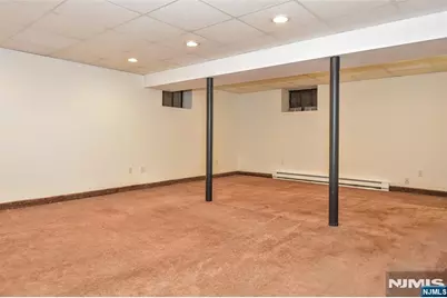 137 Manhattan Avenue, Waldwick, NJ 07463 - Photo 22