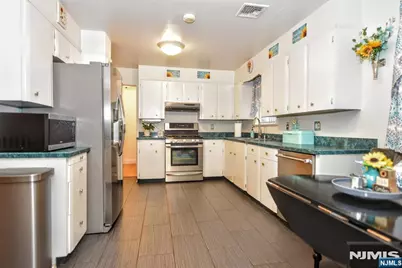 137 Manhattan Avenue, Waldwick, NJ 07463 - Photo 8