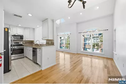 261 Riverwalk Way Q174 #Q174, Clifton, NJ 07014 - Photo 8