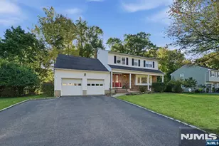 14 Whitaker Pl, Caldwell, NJ 07006 - Photo 2