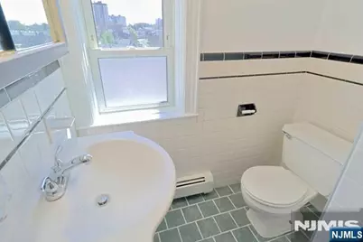 1014 Ponsi Street B #B, Fort Lee, NJ 07024 - Photo 4