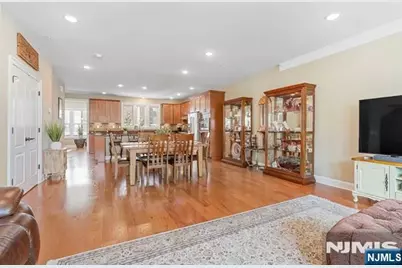 605 Cottonwood Court 605 #605, Cresskill, NJ 07626 - Photo 8