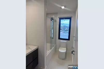411 Jane B #B, Fort Lee, NJ 07024 - Photo 8
