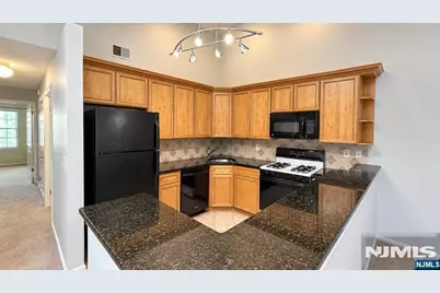 898 Tuliptree Court, Mahwah, NJ 07430 - Photo 4
