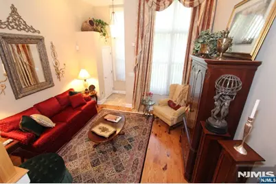 291 Roslyn Court, West New York, NJ 07093 - Photo 4