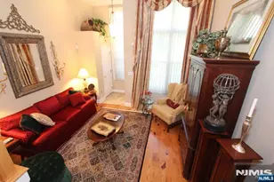 291 Roslyn Ct, West New York, NJ 07093 - Photo 4